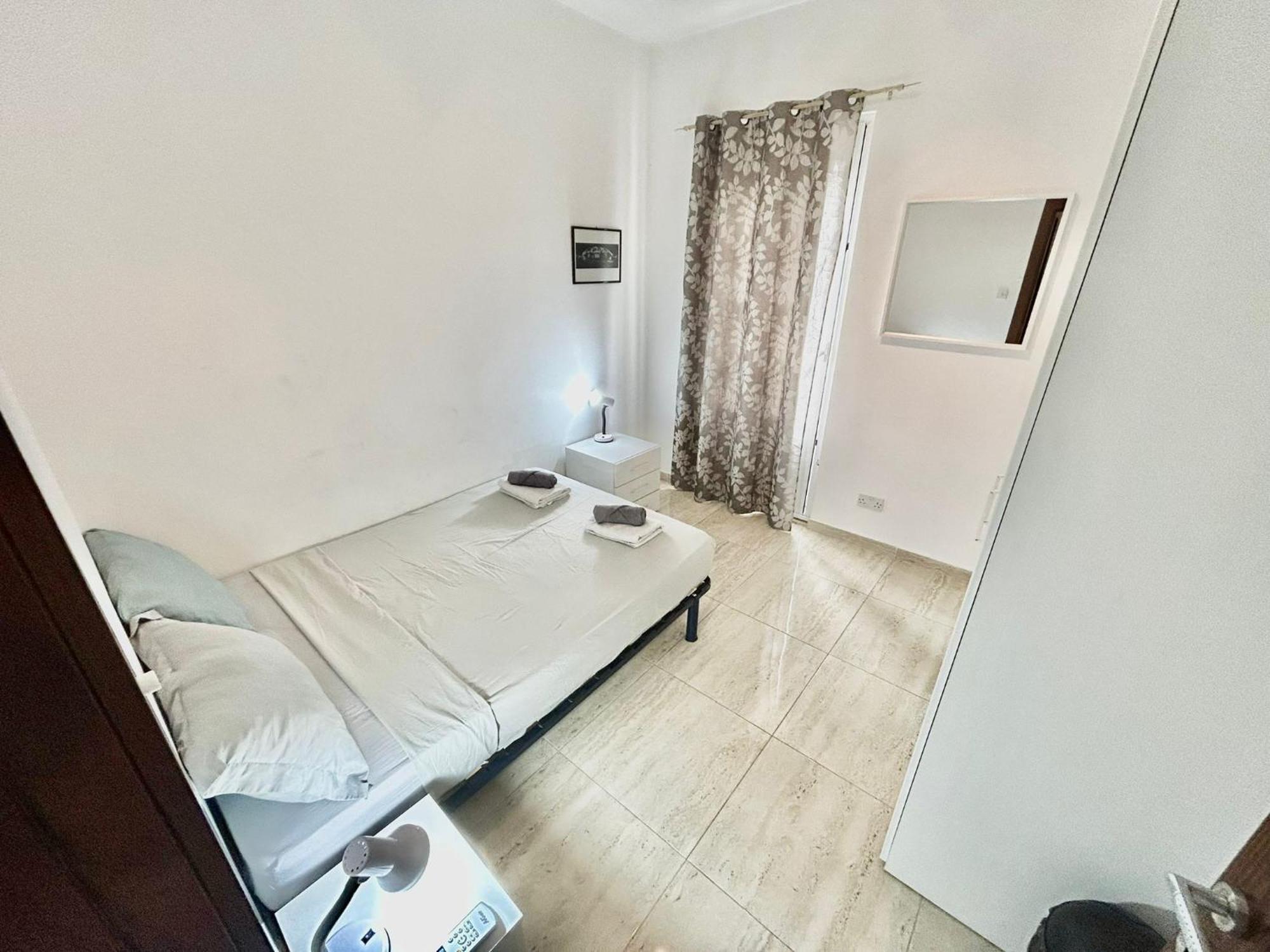 Sliema 2 Bedroom Apartment Екстер'єр фото
